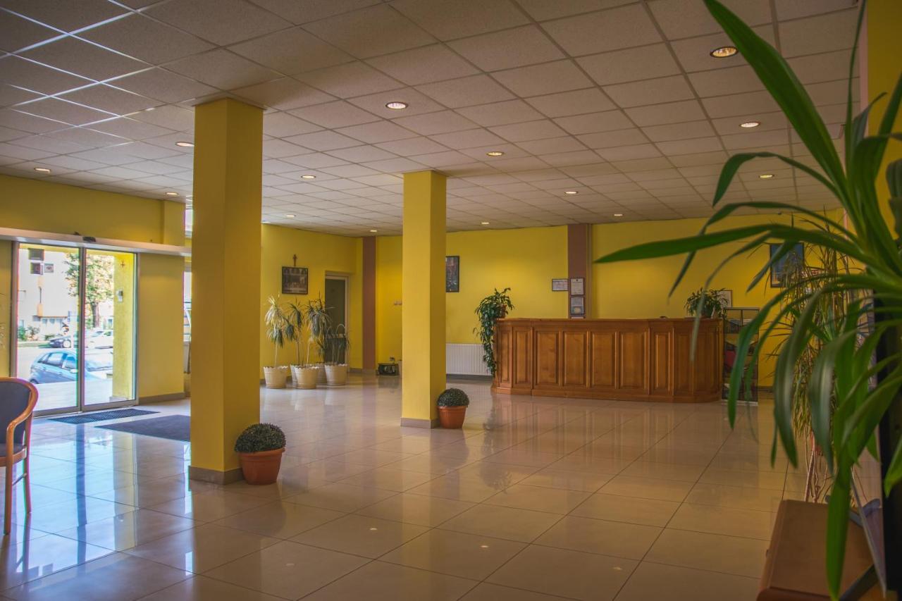 Hotel Maier هونيدوارا المظهر الخارجي الصورة